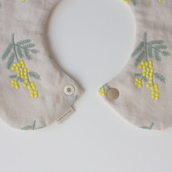 [2 件組] 含羞草刺繡花圍脖 &amp; 三角貼片別針 ❀ 領子 1 歲生日嬰兒禮物 第10張的照片