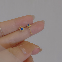 再販多数♪小さくて　透かし四つ葉✨ブルーサファイア風　ピアス 4枚目の画像