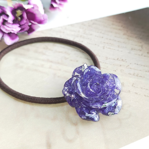 レジンヘアゴム　バラ　ブルー　パープル　豪華　金箔 レジンヘアゴムバラブルーパープル豪華金箔