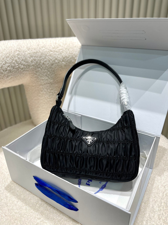PRADA プラダ風プリーツバッグシワ脇バッグ その他バッグ CHHY
