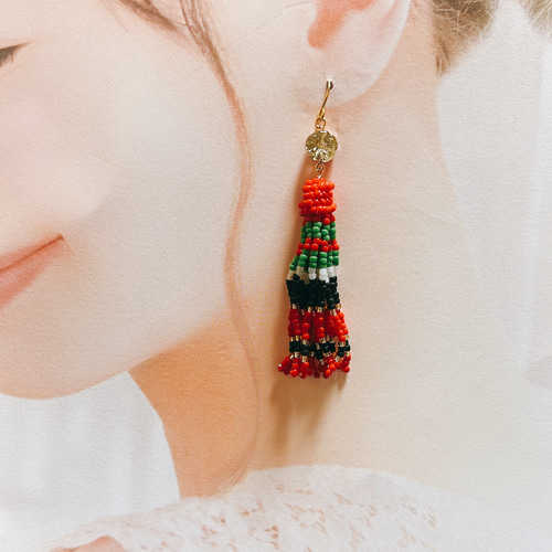 チェコビーズのエスニックビーズタッセルピアス／イヤリング