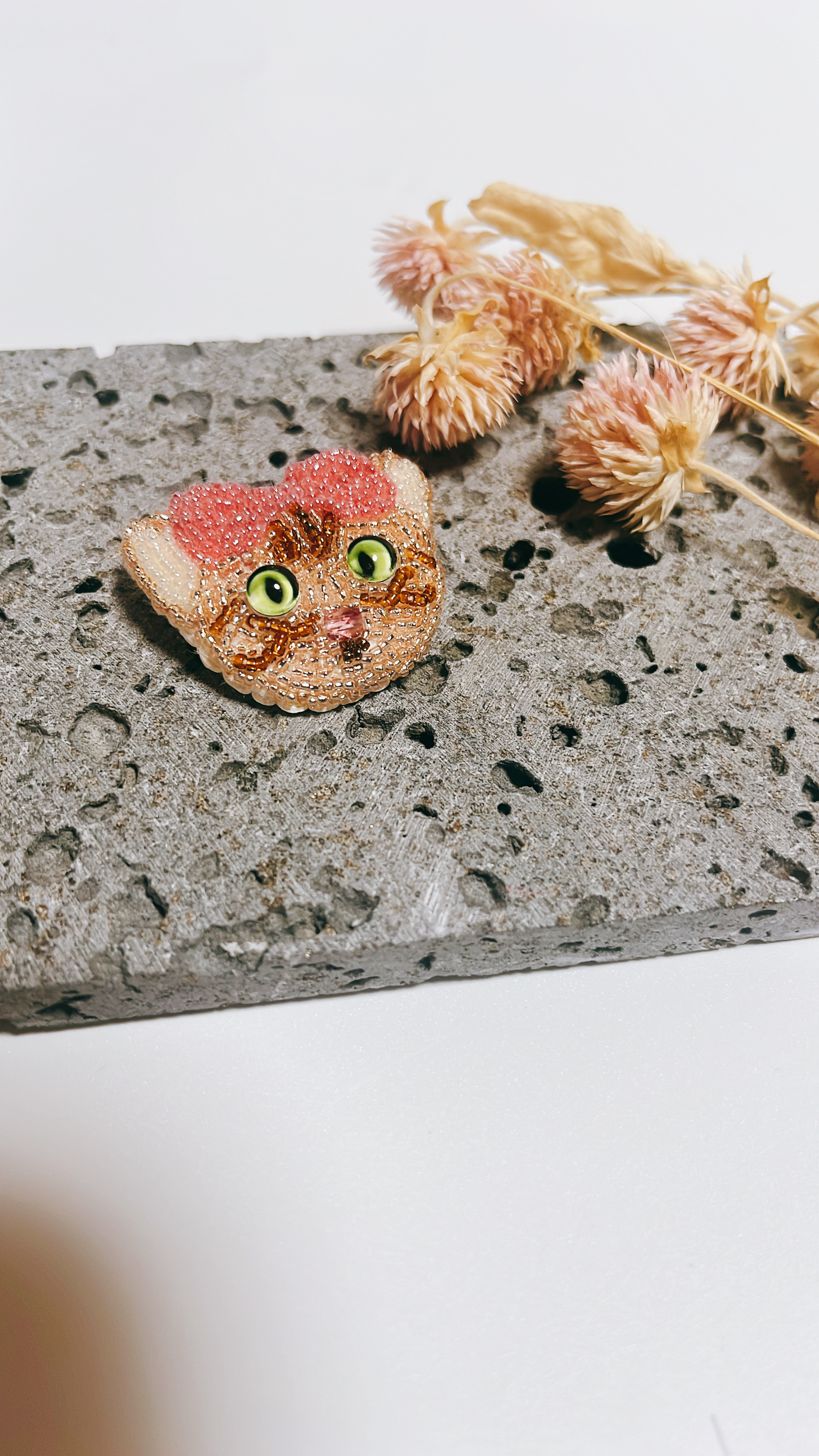 1点もの　猫ちゃんのリボンブローチ　キーホルダー　猫　愛犬家