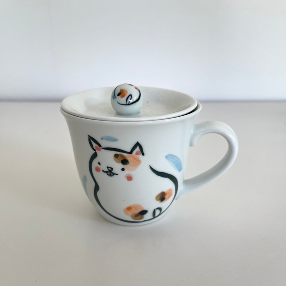 【波佐見焼】マグカップ　三毛猫　蓋つき【tomofac】 1枚目の画像