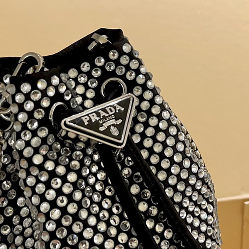 Prada新款miniクリスタル入りバゲツバッグ バケツバッグ CHHY