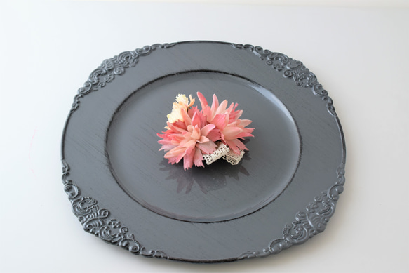 華やかピンクのお花のコサージュ 1枚目の画像