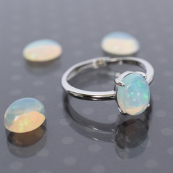 オパール指輪、リング：虹色みたいにカラフルにキラキラ輝く美しい天然石：シンプル、シルバー：Creema限定【送料無料】 1枚目の画像