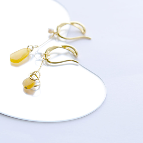 揺れるジェムのイヤーカフ - ミモザイエロー - ピアス・イヤリング変更