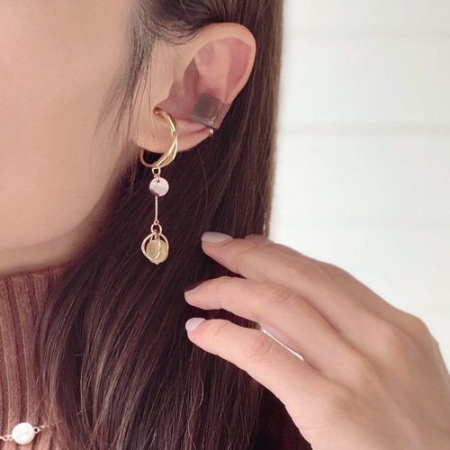 揺れるイヤーカフ - pink dia - (ピアス・イヤリング変更可