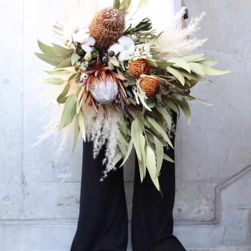 プロテアやバンクシャが主役のワイルドフラワーブーケ♡ ユーカリ