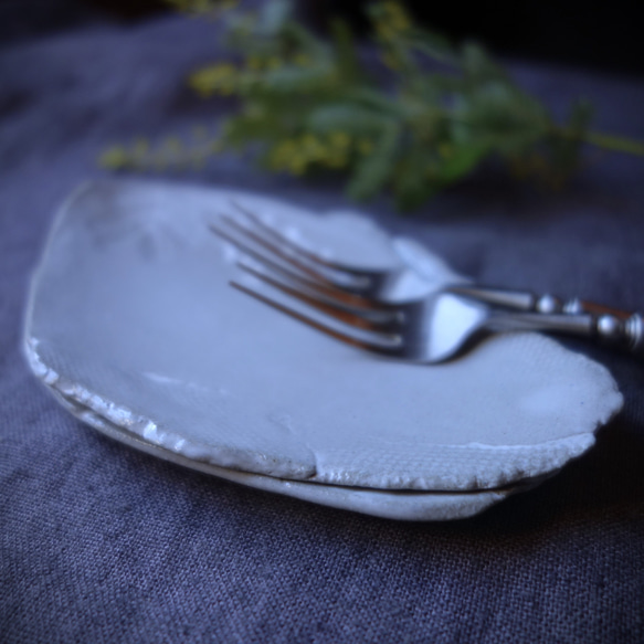 ミモザプレートＳ　デザート皿 フルーツ皿 アクセサリートレー 陶器 陶磁器 洋食器 ギフト 9枚目の画像