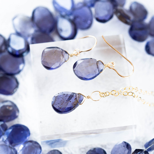 ☆3月誕生石☆宝石質極上アイオライト ラフカット 薫色のピアス