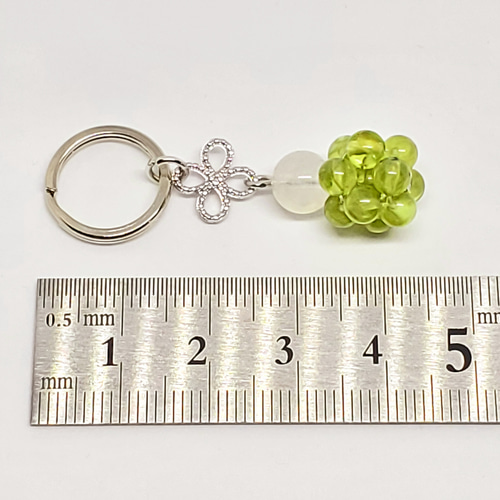 ペリオット様♡天然石チャーム ペリオット様♡天然石チャームの通販は