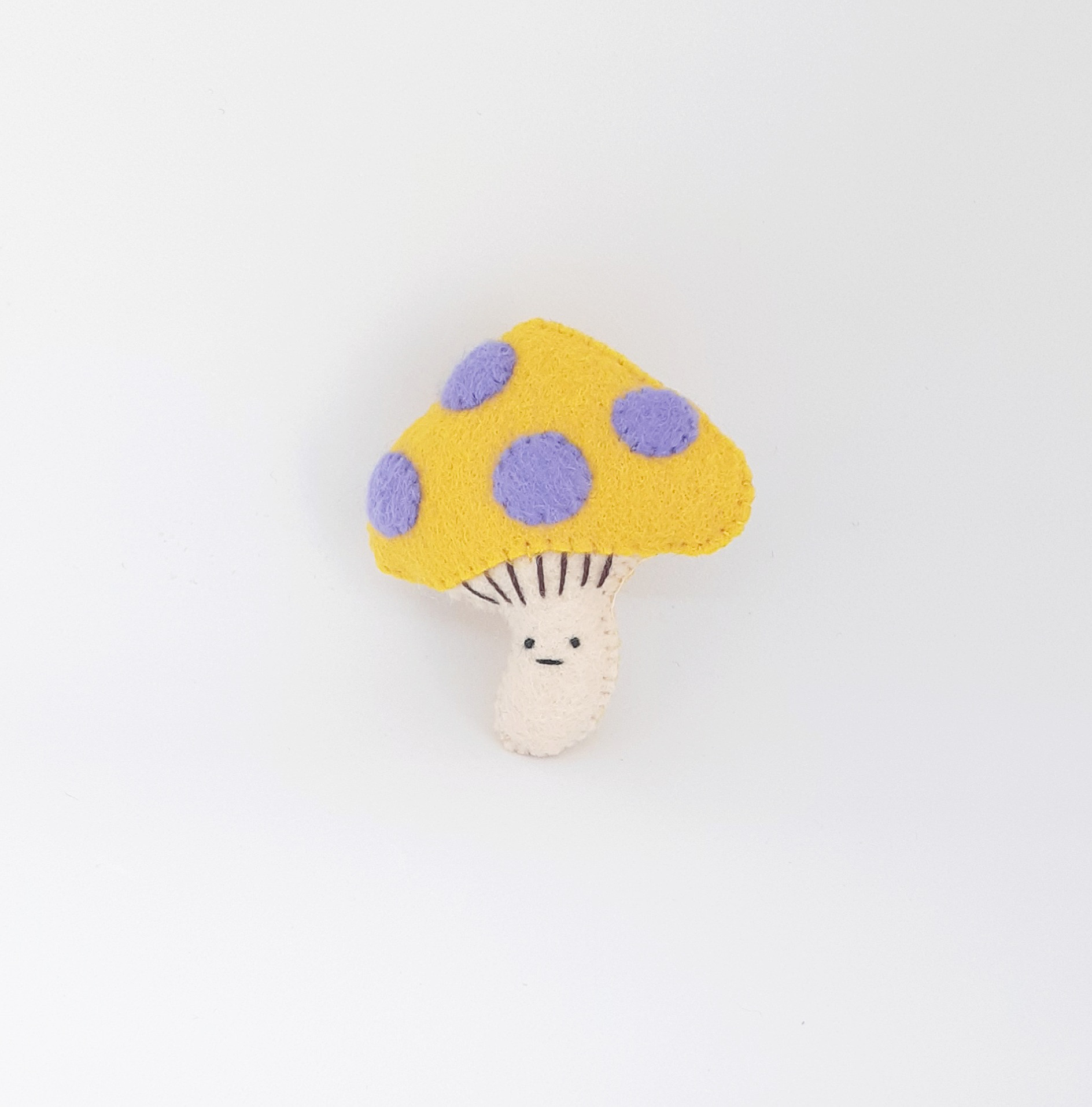 フェルトマスコット 刺繍 ブローチ 毒キノコ イエロー ブローチ おぢ