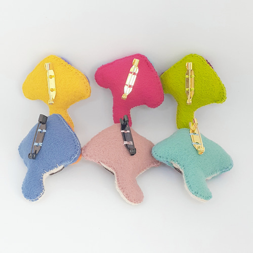 フェルトマスコット 刺繍 ブローチ 毒キノコ イエロー ブローチ おぢ