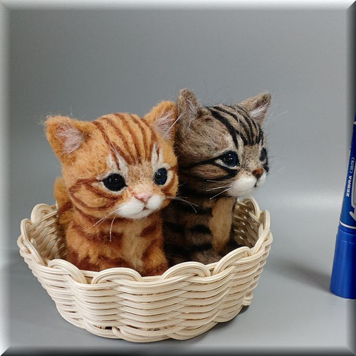 羊毛フェルト 猫 籠入り仲良し子猫ちゃん 茶トラ猫とキジトラ猫 茶トラ 