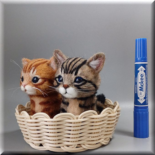 羊毛フェルト 猫 籠入り仲良し子猫ちゃん 茶トラ猫とキジトラ猫