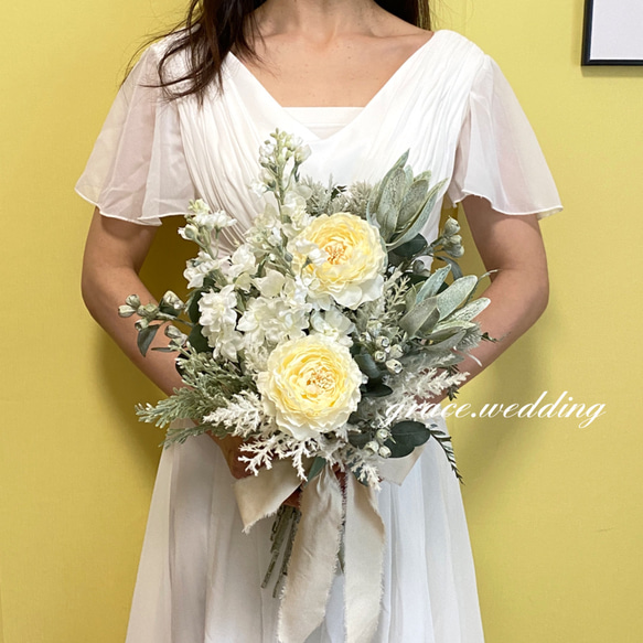 ホワイト×グリーンのナチュラルブーケ　ブーケ　結婚式　前撮り　造花　ウェディング ローズブーケ フォトウエディング 前撮り 結婚式 ホワイト＆グリーン 花束・アレンジメント