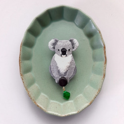 [picture book] 刺繍ブローチ (koala) 1枚目の画像