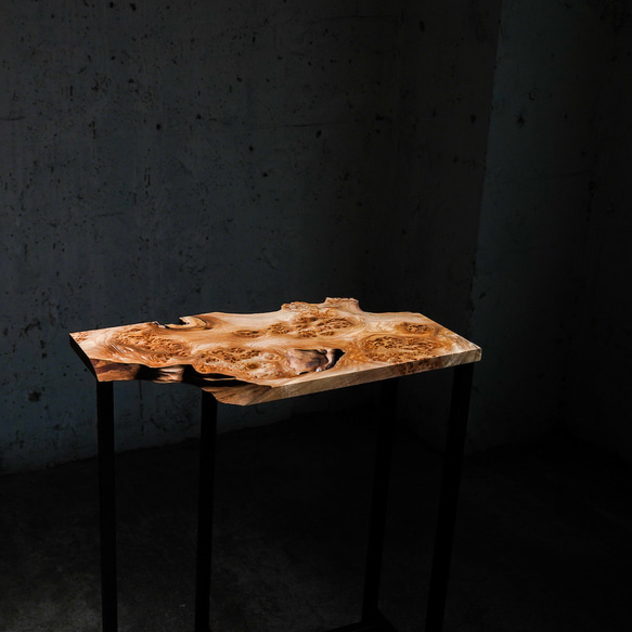 葡萄杢のニレ ディスプレイ用テーブル　コンソールテーブル 2枚目の画像