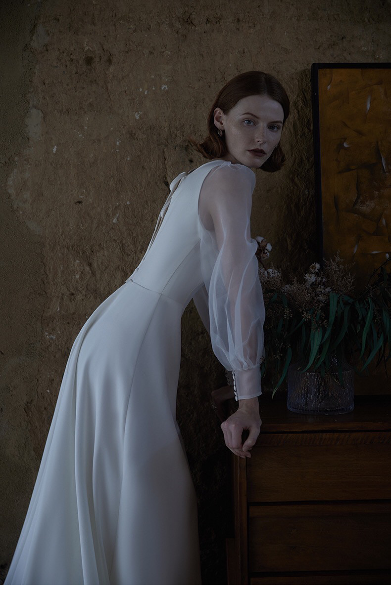 ロングスリーブウエディングドレス 袖シースルー