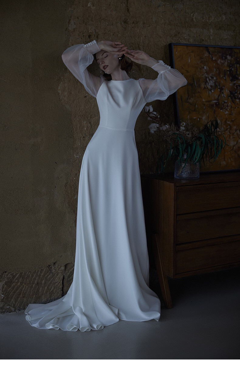 ロングスリーブウエディングドレス 袖シースルー