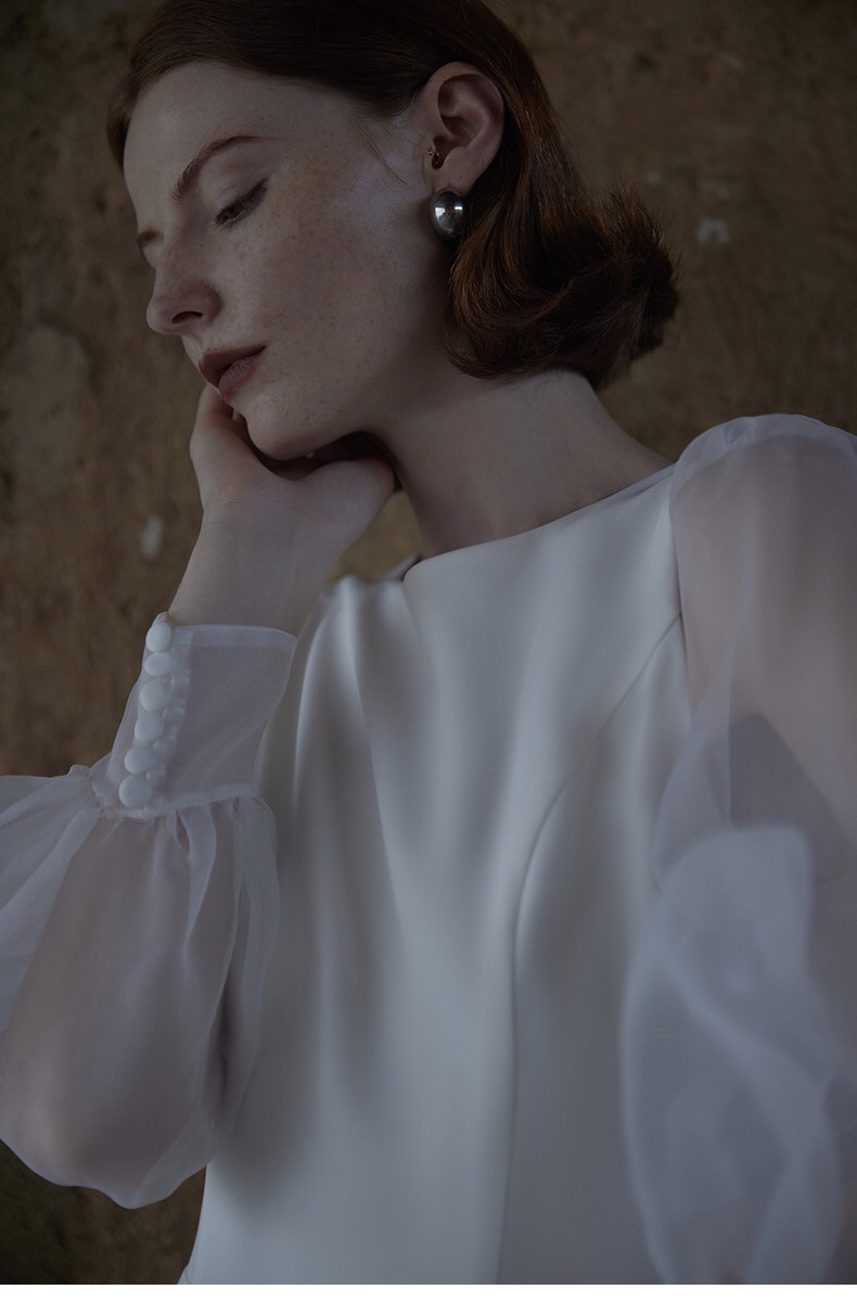 ロングスリーブウエディングドレス 袖シースルー