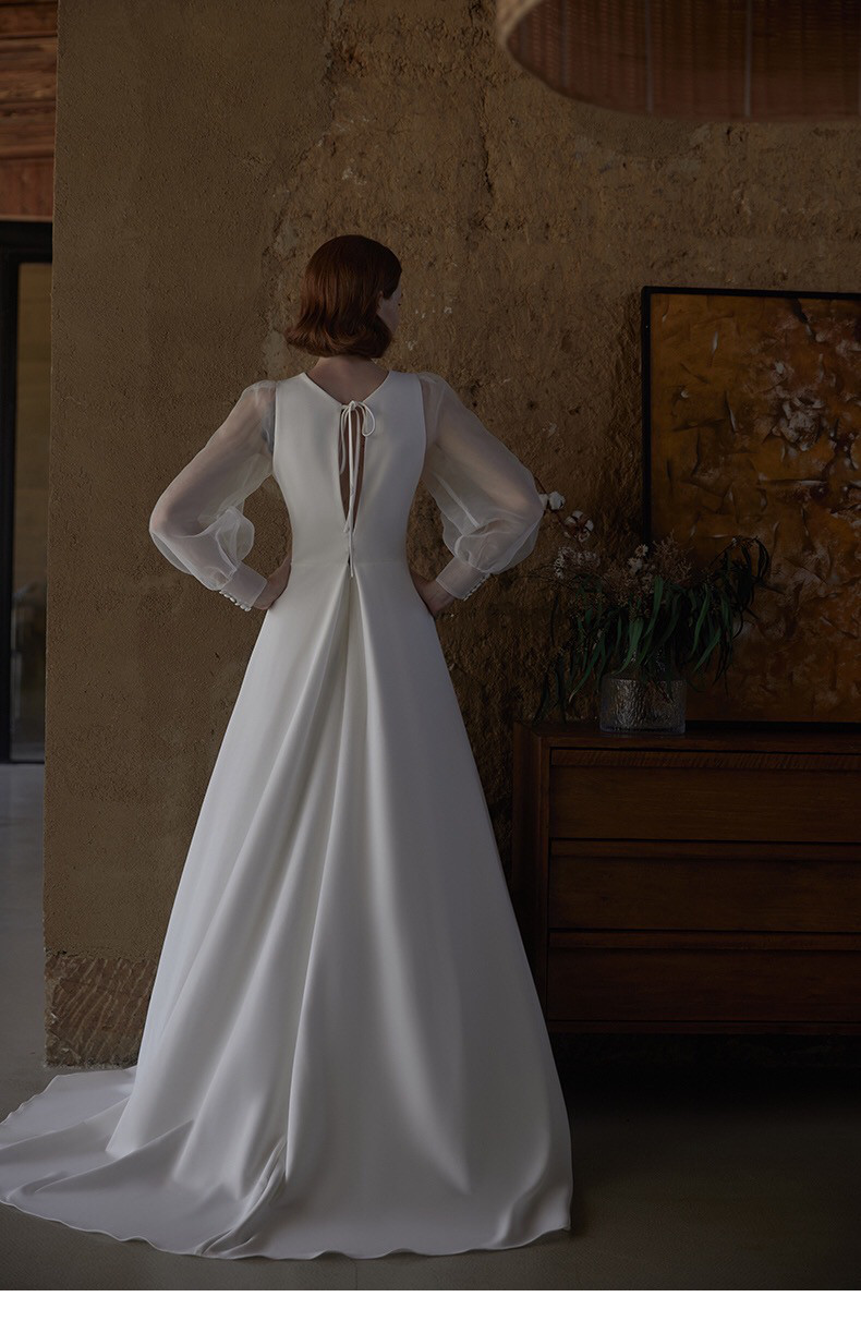 ロングスリーブウエディングドレス 袖シースルー