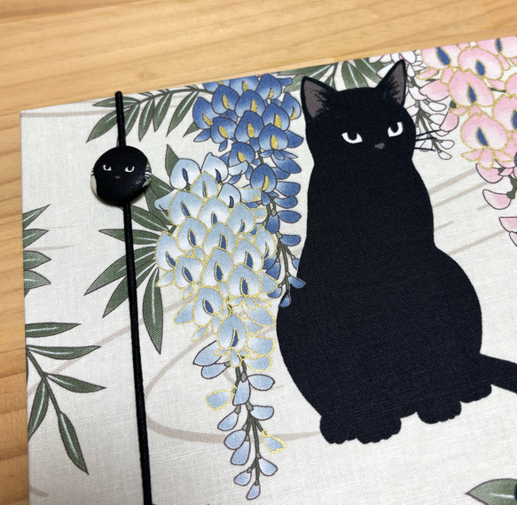 【御朱印ホルダー】（大）見開き60枚　バンド付　書置き用御朱印ホルダー　切り絵御朱印ホルダー　一つあると便利　黒猫と藤 5枚目の画像