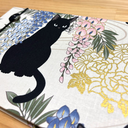 【御朱印ホルダー】（大）見開き60枚　バンド付　書置き用御朱印ホルダー　切り絵御朱印ホルダー　一つあると便利　黒猫と藤 4枚目の画像