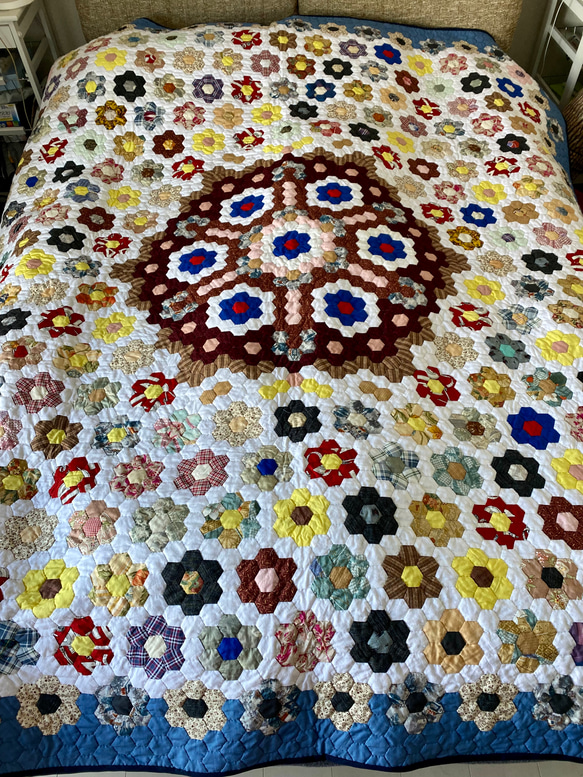 132×102 ✨お値下げしました✨ハンドメイド パッチワークキルト