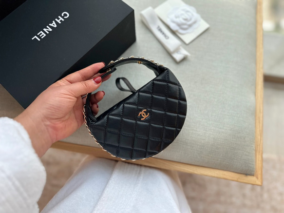 CHANEL シャネル フラフープポーチ風ショルダーバッグ CHANEL シャネル フラフープポーチ風ショルダーバッグ