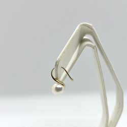 【定做】K18YG 單顆珍珠鉤形耳環 8-8.5mm Akoya 珍珠 18k 金 第3張的照片