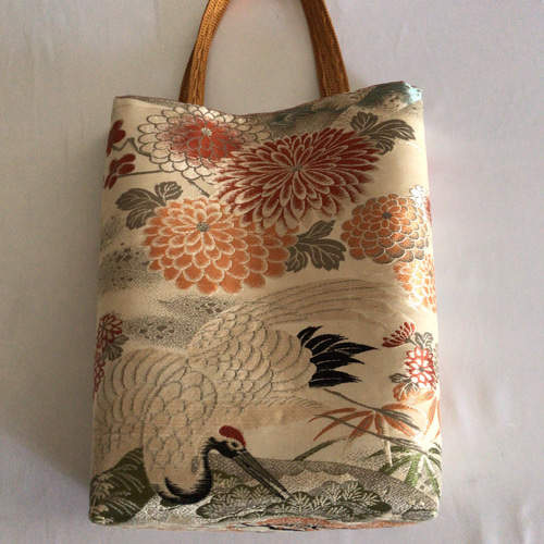 帯リメイクのトートバッグ◇金刺繍◇波模様◇鶴モチーフ◇橙色 帯リメイクのトートバッグ◇金刺繍◇波模様◇鶴モチーフ◇橙色