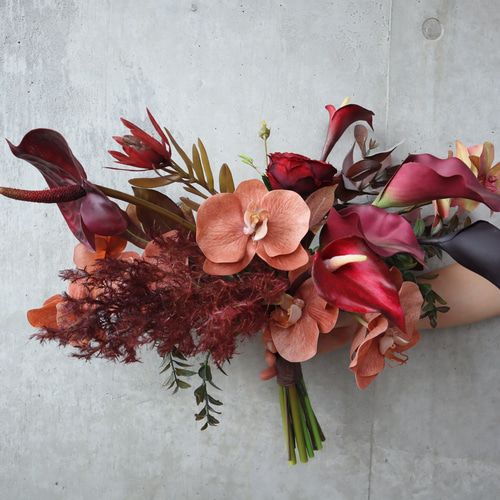 人気】アンスリウムと胡蝶蘭のワインカラーの大人ブーケ ウェディング