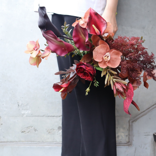 人気】アンスリウムと胡蝶蘭のワインカラーの大人ブーケ ウェディング