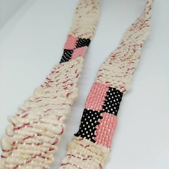 手織り ネックストラップ ガラ紡糸 双糸（ネームホルダー付き）市松模様 手紡ぎ糸 2枚目の画像