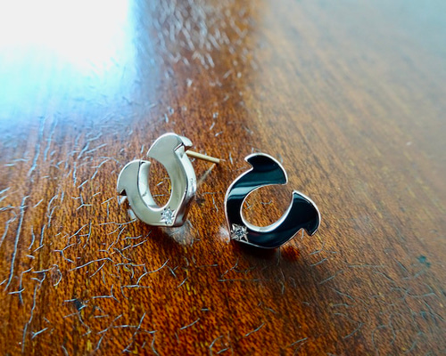 仁尾彫金『一つ星ダイヤ、プラチナ馬蹄ピアス』ハンドメイド245 ピアス