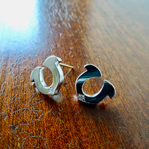 仁尾彫金『一つ星ダイヤ、プラチナ馬蹄ピアス』ハンドメイド245 ピアス 