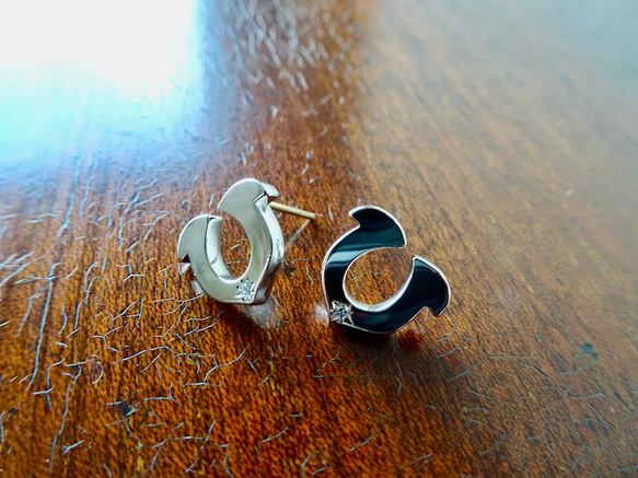 仁尾彫金『一つ星ダイヤ、プラチナ馬蹄ピアス』ハンドメイド245 ピアス