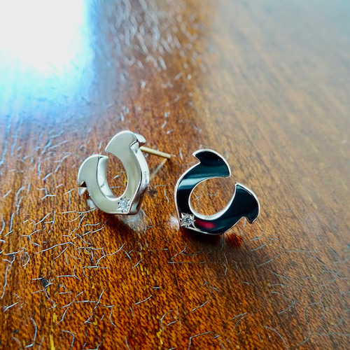 仁尾彫金『一つ星ダイヤ、プラチナ馬蹄ピアス』ハンドメイド245 仁尾彫金『一つ星ダイヤ、プラチナ馬蹄ピアス』ハンドメイド245 ピアス