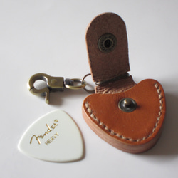 □ ギターピックケース：黄土色□約W44xD13xH43（革部分）・85