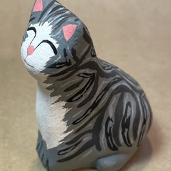 陶器で作った「グレー系のキジ猫ちゃん」 2枚目の画像