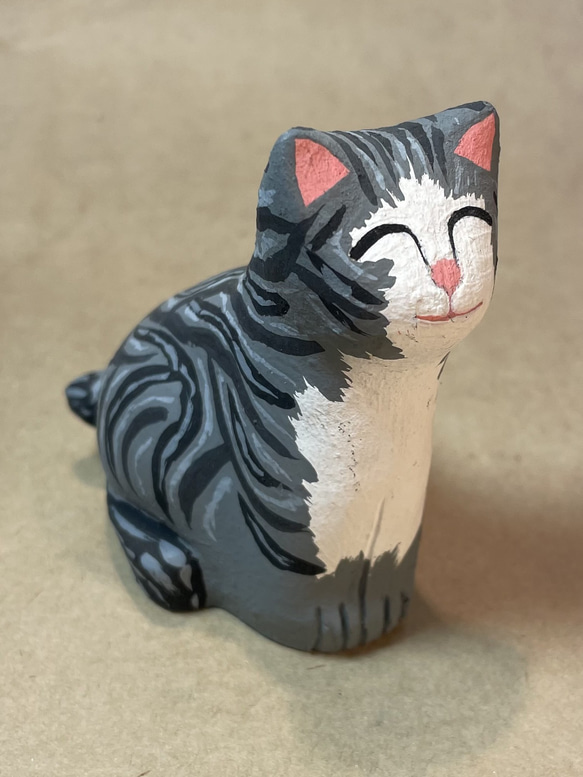 陶器で作った「グレー系のキジ猫ちゃん」 3枚目の画像