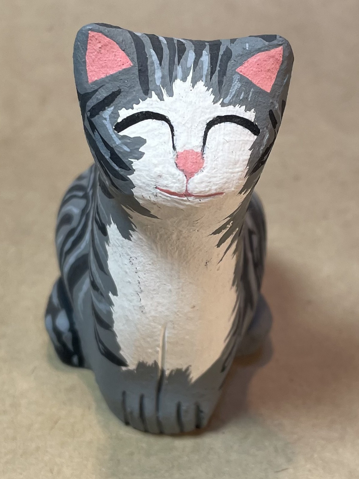陶器で作った「グレー系のキジ猫ちゃん」 その他置物 シュンクルト
