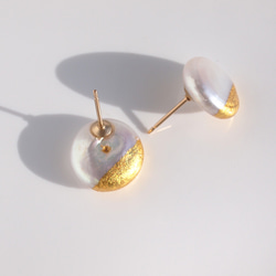 金箔珍珠 [耳環] 錢幣珍珠 12mmUP-半月- |14kgf 正式場合 第3張的照片