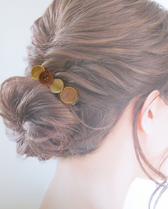 中サイズ☆レトロボタンのヘアクリップ　ベージュ系①　ビンテージボタンヘアクリップ 9枚目の画像