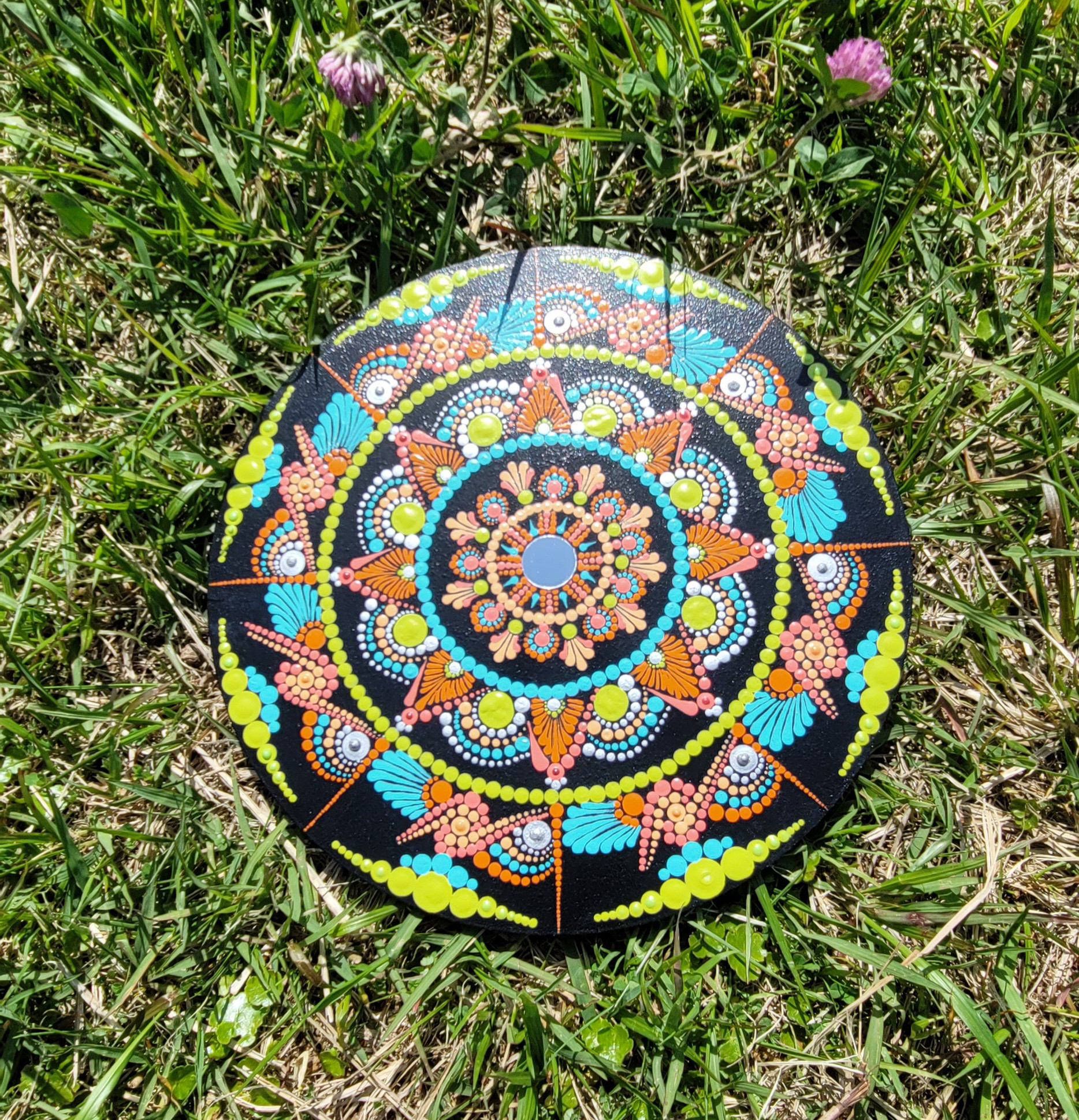 春をイメージしたマンダラ飾り物