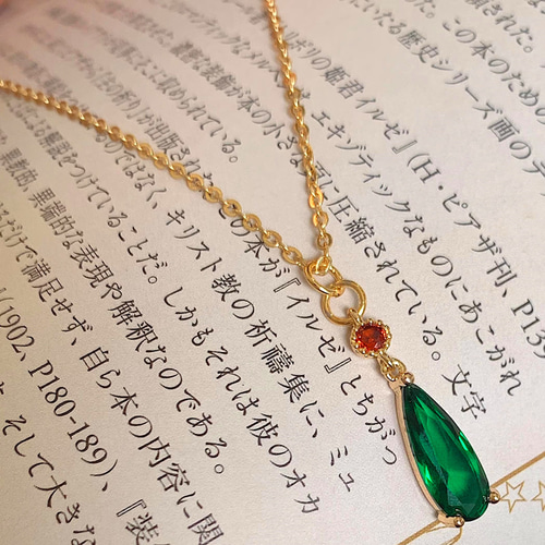 翡翠色雫形宝石金色ネックレス 「ハウルの動く城」テーマネックレス