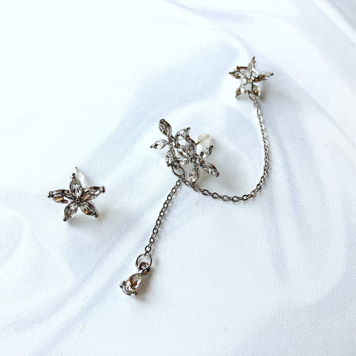 輝くお花のイヤーカフ 反対側ピアスをオプションで追加。 イヤーカフ 
