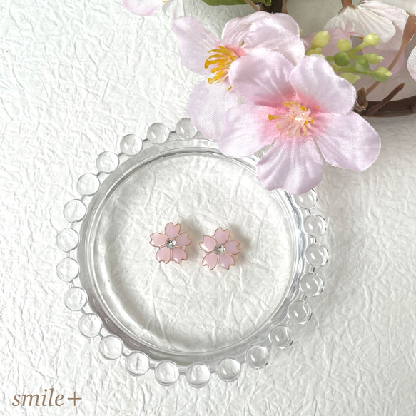 桜のシンプル ピアス/イヤリング 1枚目の画像